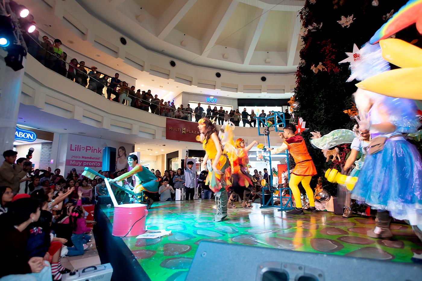 Multiplaza y Bac celebran por el encendido del Árbol Navideño