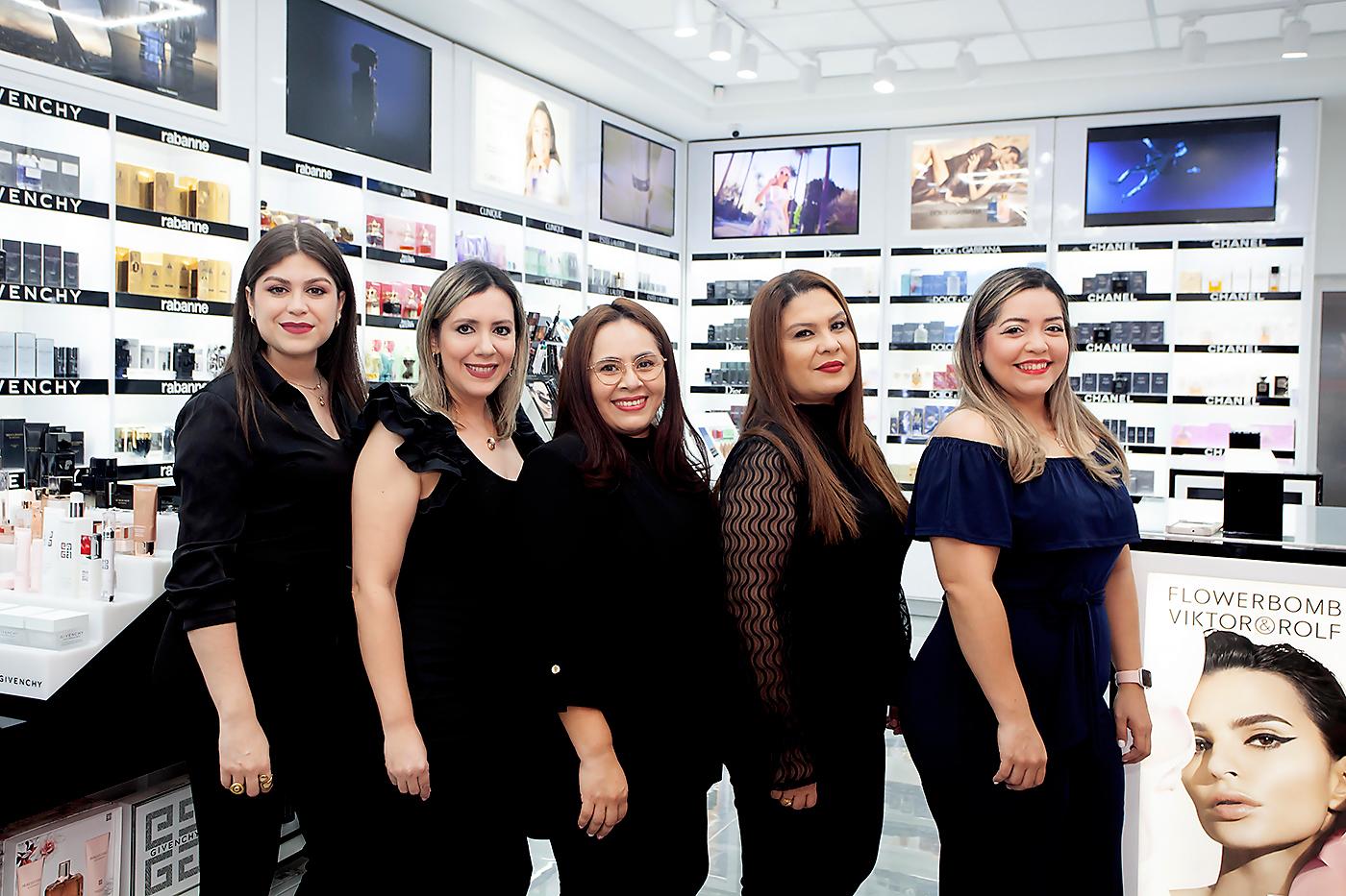  Claudia Amaya, Isaura Pineda, Fanny Izaguirre, Darling Rosales y Jennifer Moncada