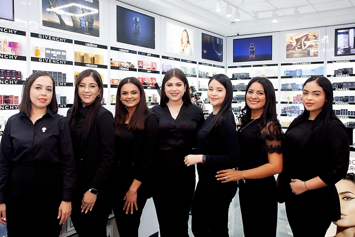 Personal de Perfumería Magie Multiplaza