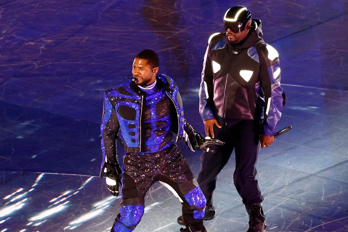 El look Off-White que utilizó Usher en el show de medio tiempo del Super Bowl 2024