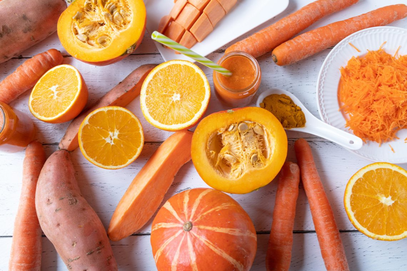 <b>Nutrición balanceada</b>Incluye en tu dieta alimentos ricos en betacarotenos, como zanahorias y calabaza, para mantener y potenciar tu bronceado desde el interior.