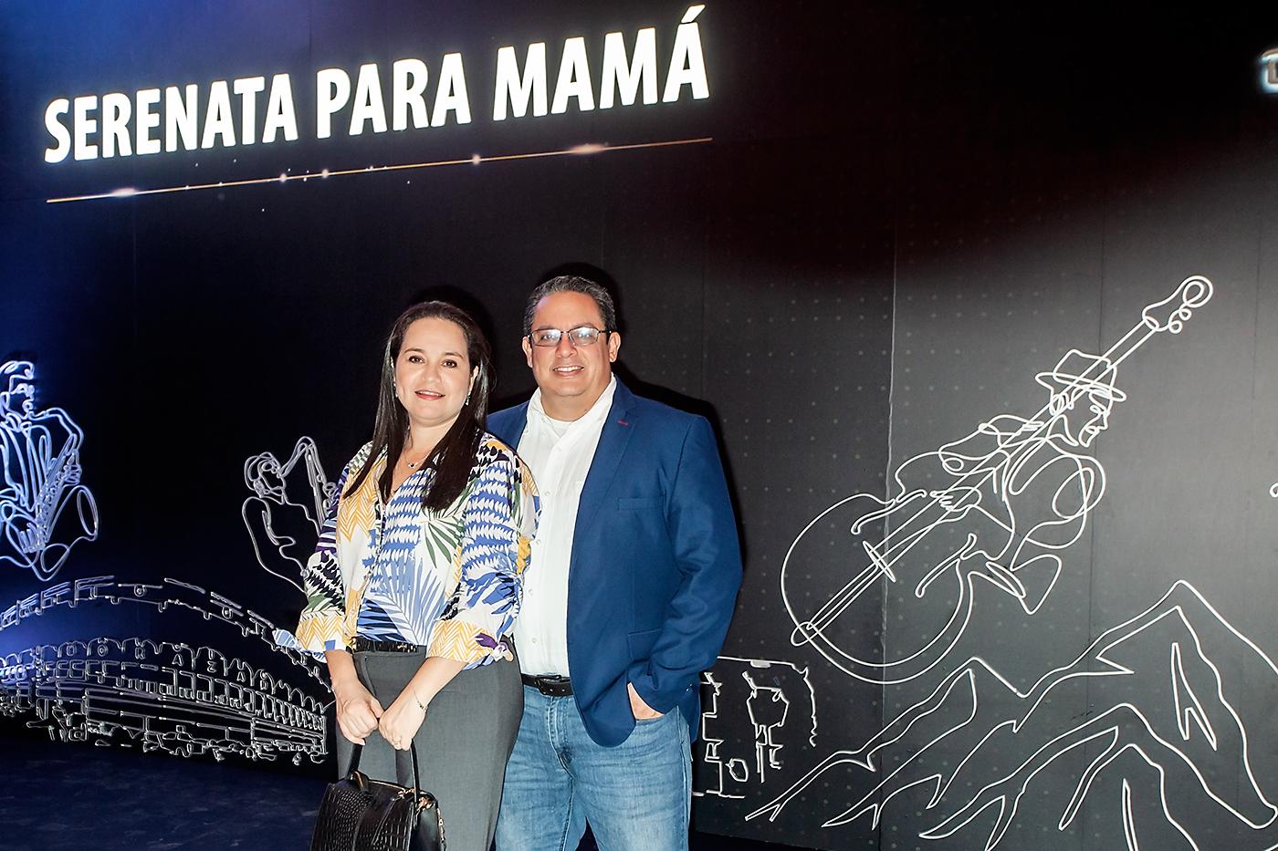 “Serenata para Mamá” por Davivienda