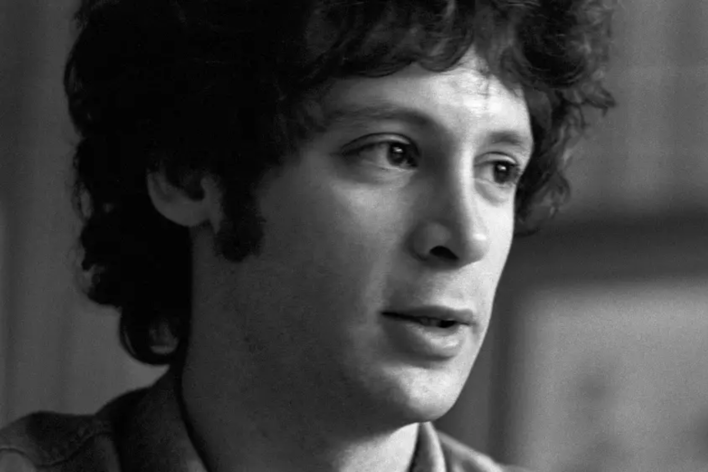 Además de su destacada carrera musical, la vida personal de Eric Carmen ha sido objeto de gran interés público. Contrajo matrimonio en dos ocasiones y fue padre de varios hijos. 