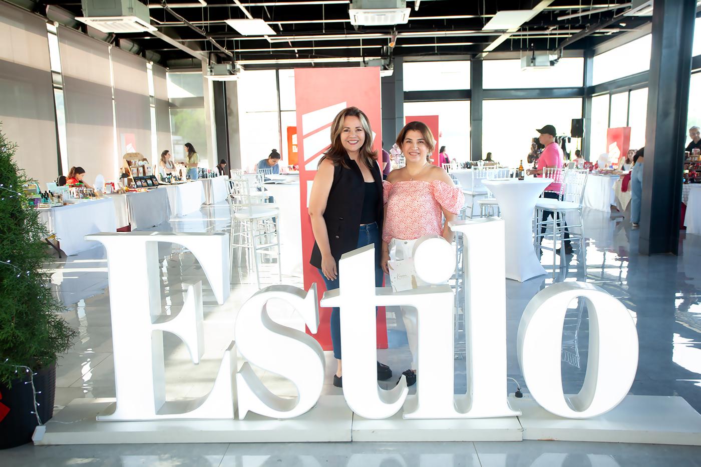 Elvia Mendez y Maritza Castillo.