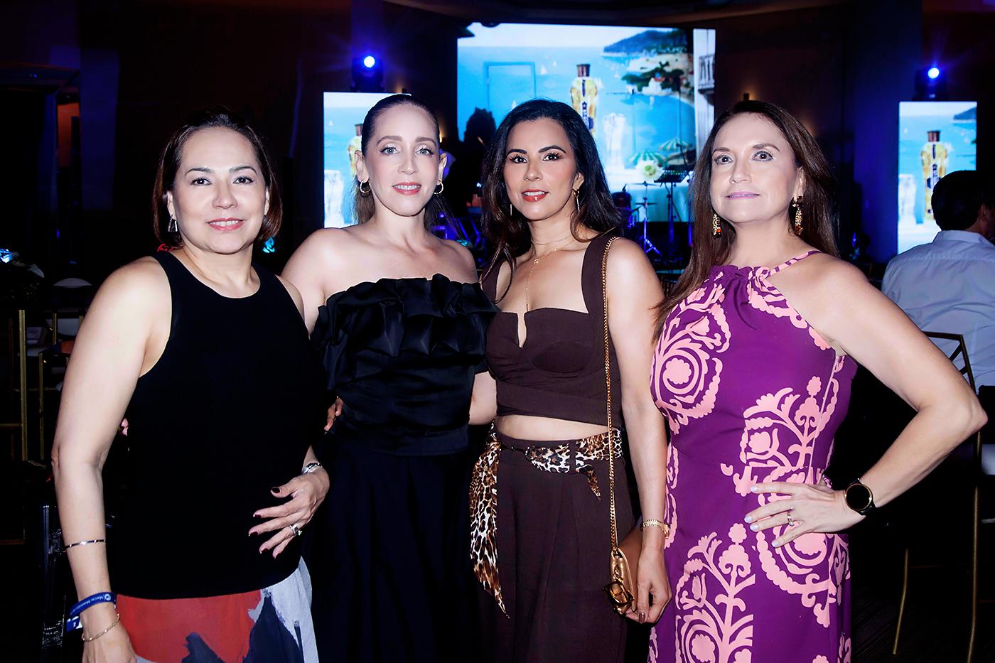 Flor Bustillo, Jeannette Enamorado, Silvia Martínez y Karla Faraj. 