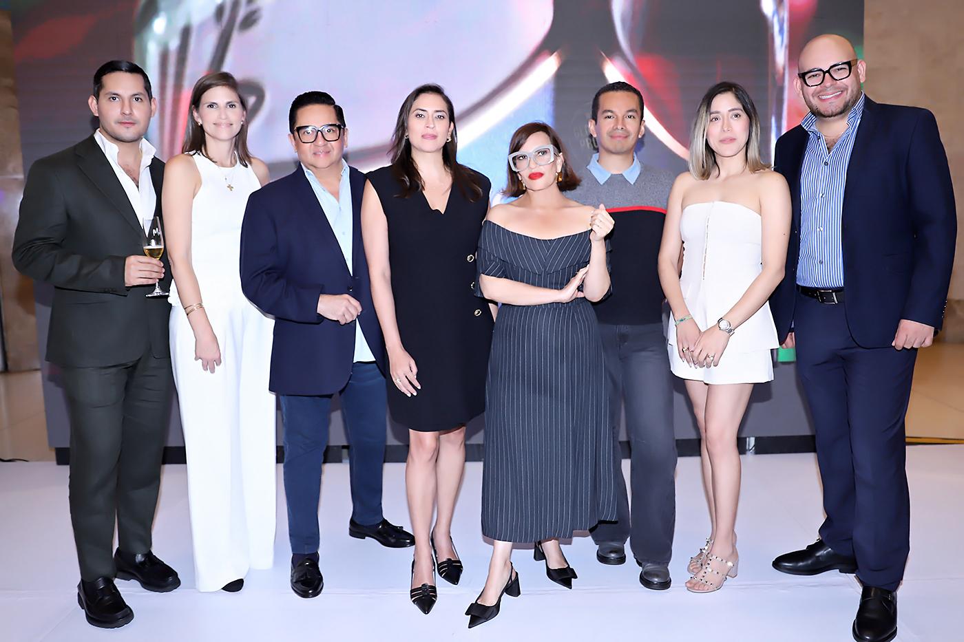 Ariel Flores, Pamela Cruz, Miguel Chong, Valeria Ríos, Blanca Bendeck, Tirso Rubio, Alejandra Chang y Lawin Paz.