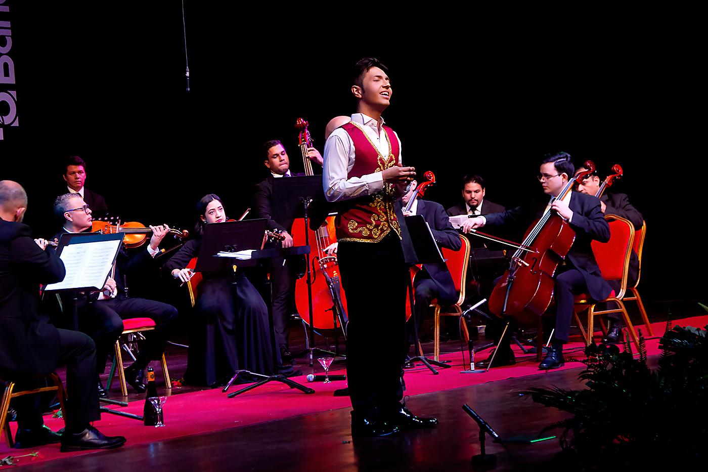 Dennis Orellana, IL Soprano.