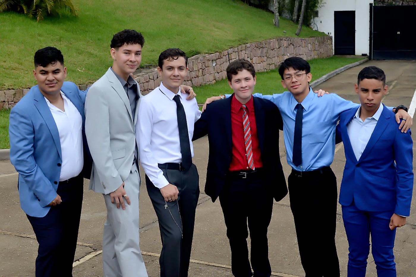 Davis Gonzáles, Gabriel Salgado, Abiel Domínguez, Ramón Reyes, Jimmy Liang Xiao y Alejandro Núñez.