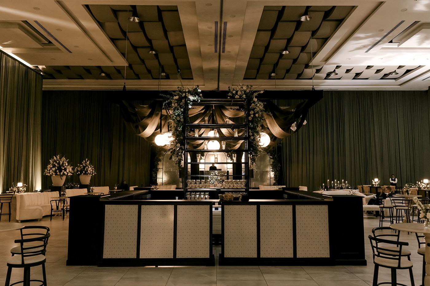 El bar tenía una elegante decoración.