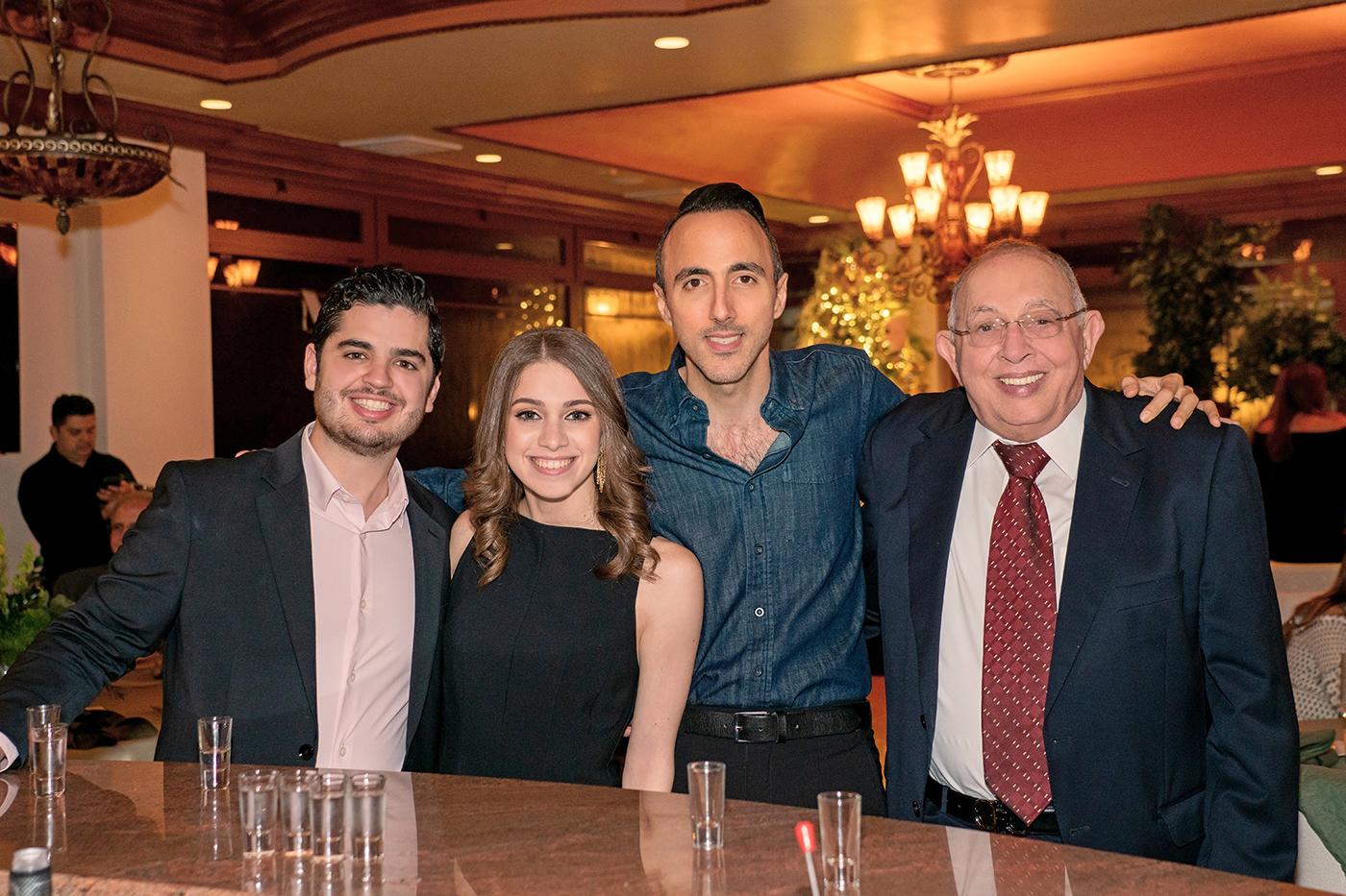 Luis Vega, Stephanie Kattan, Fernando y Fuad Handal.