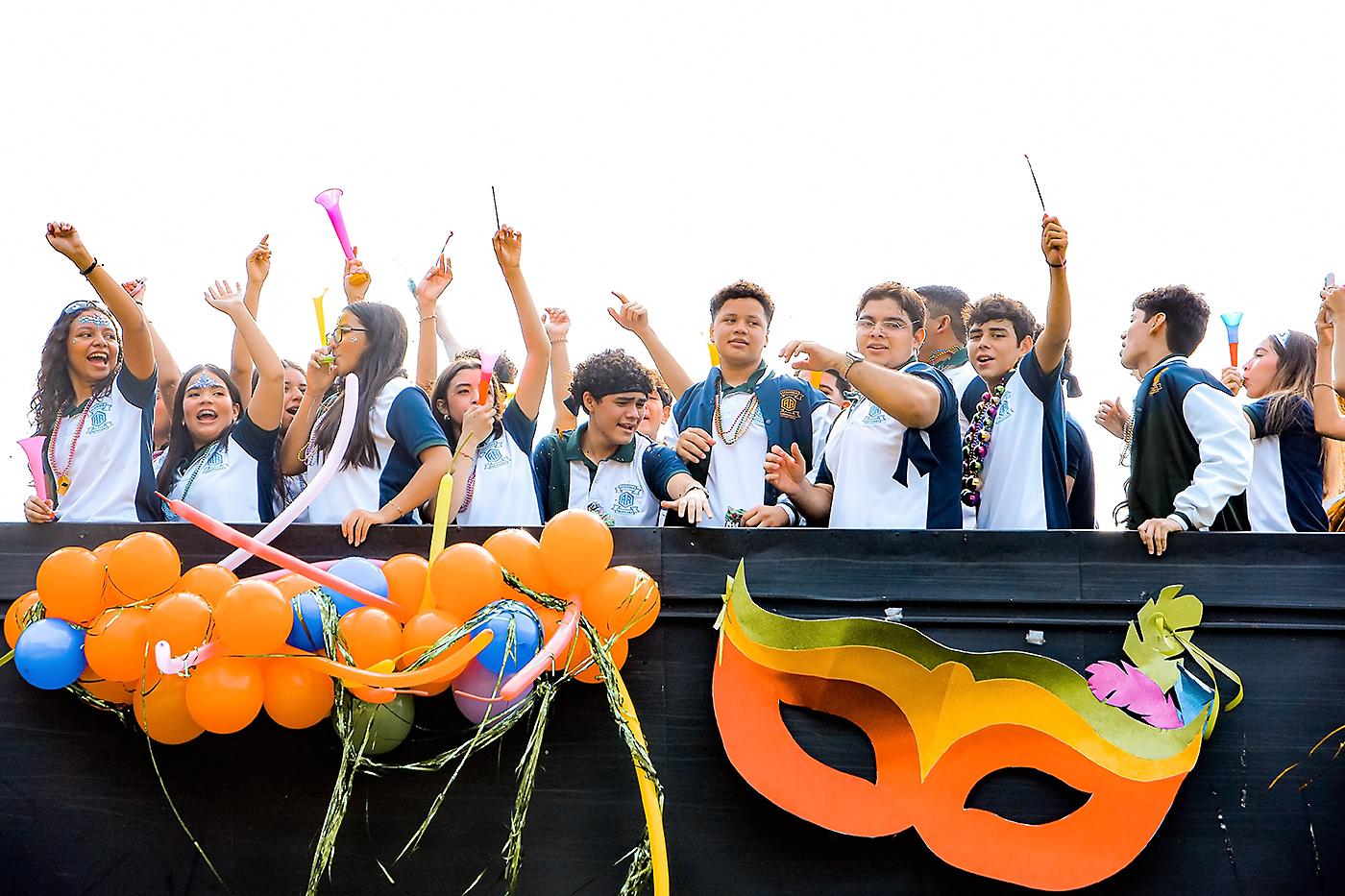 Senior entrance 2025 de la Academia Americana