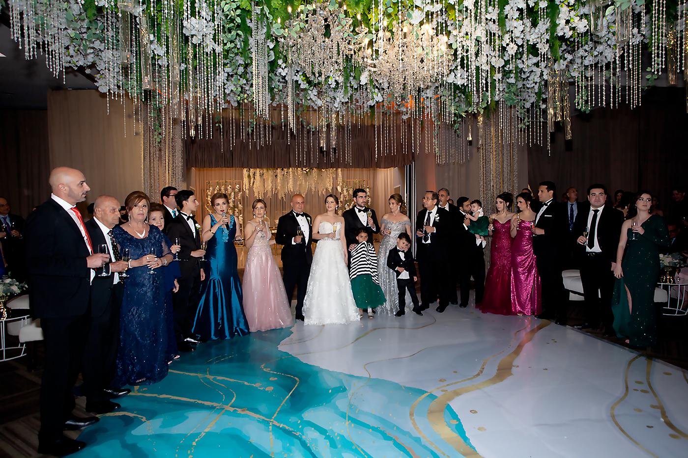Las familias Canahuati Hasbun y Almassou Gabrie se unieron al brindis de honor por los recién casados.