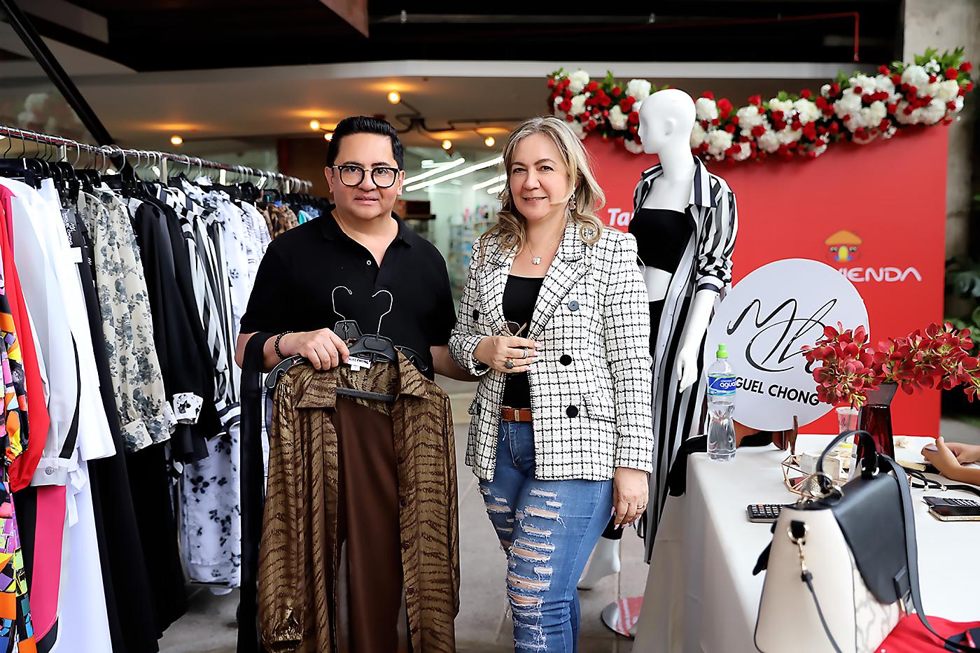 El diseñador Miguel Chong con Nelsy Bográn