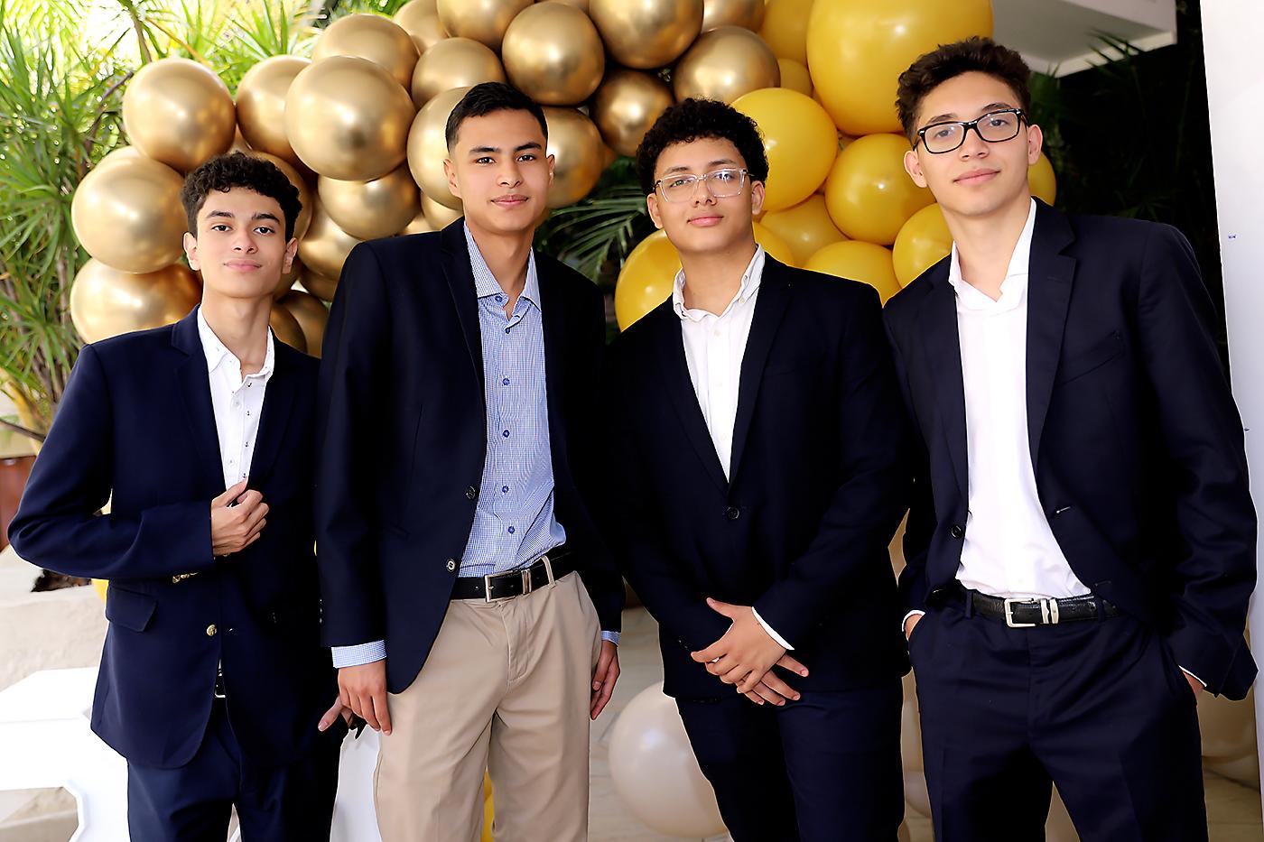Alberto Estrada, Mario Ferrufino, José Estrada y Fernando Thompson. 