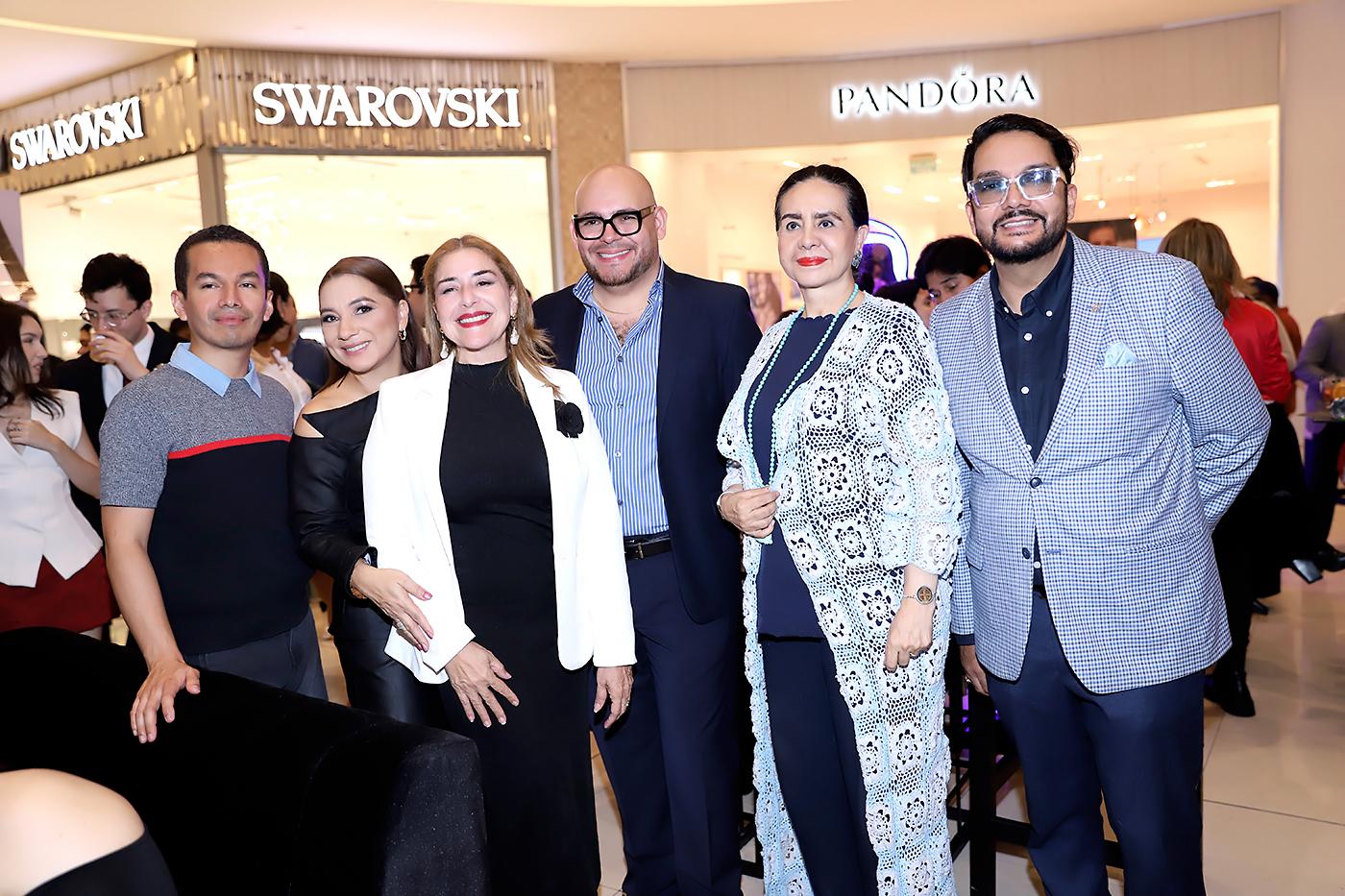 Tirso Rubio, Sandra Noguera, Lawin Paz, Luz Ernestina Mejía y Enrique Oyuela.