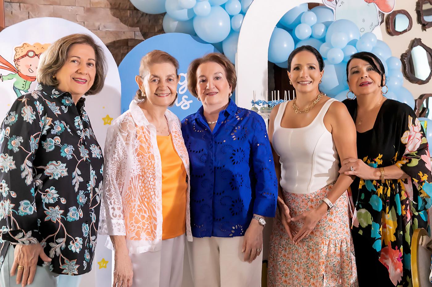 Yolanda Abufele, Jeannette Salomón, María Elena Marcos de Abufele, Jessica Abufele y María Eugenia de Abufele.