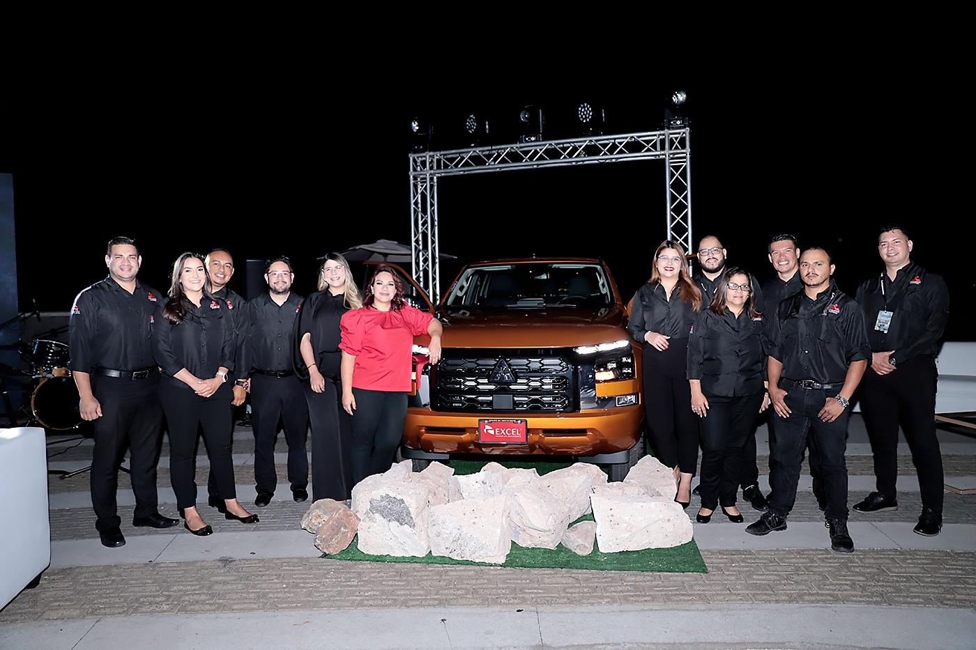 Karlina Gutiérrez, Emilia Soriano y Equipo MITSUBISHI.