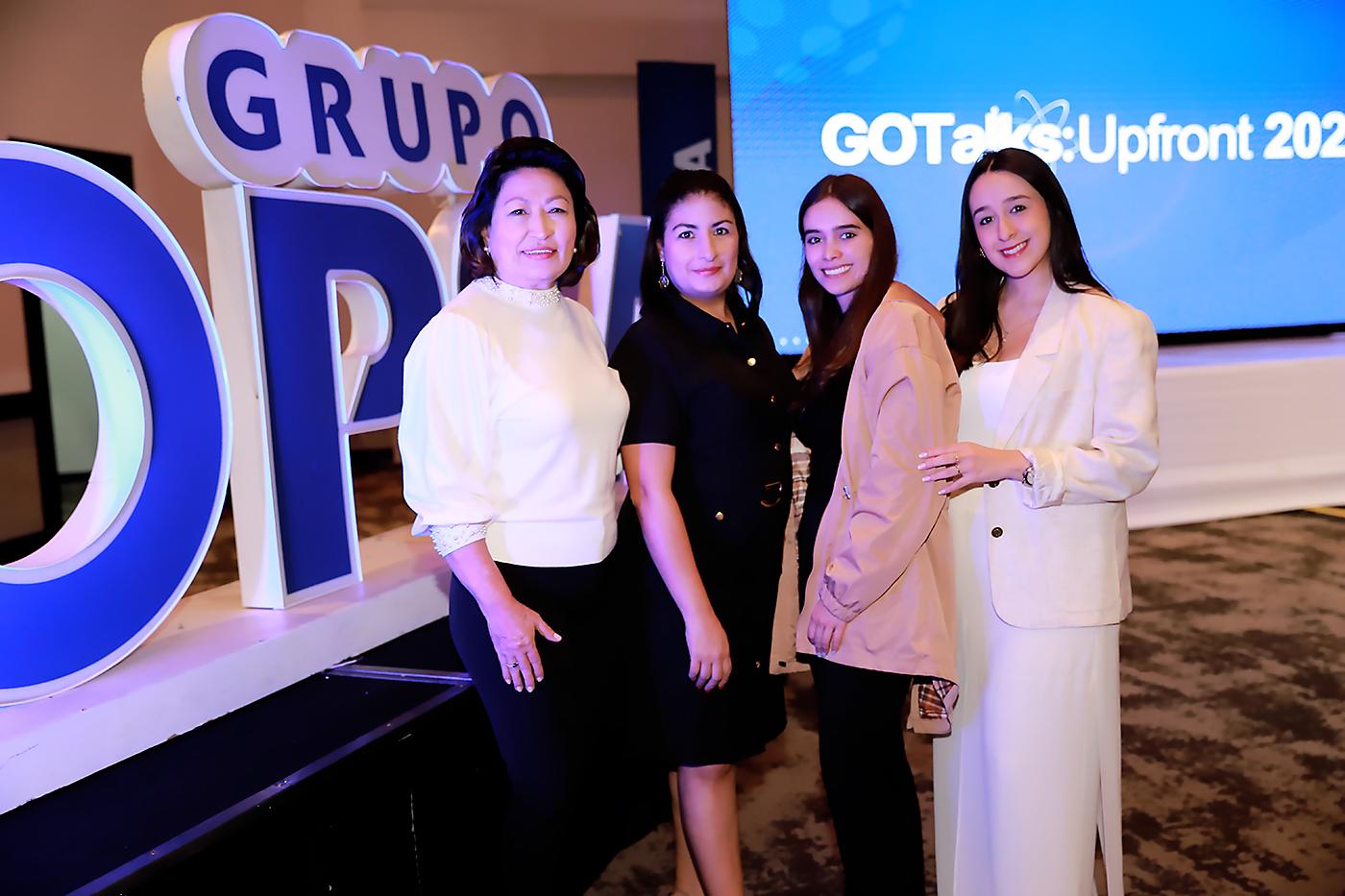 Marcia Vásquez, Rebeca Chacón, Tethey Murillo y Marcela del Cid. 