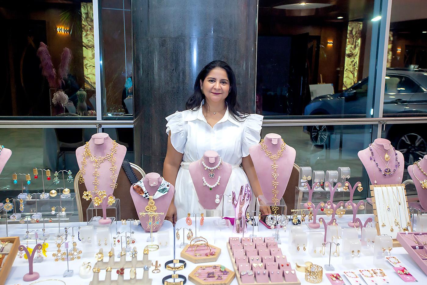 Sandra Alvarado de Sandra’s Collection.