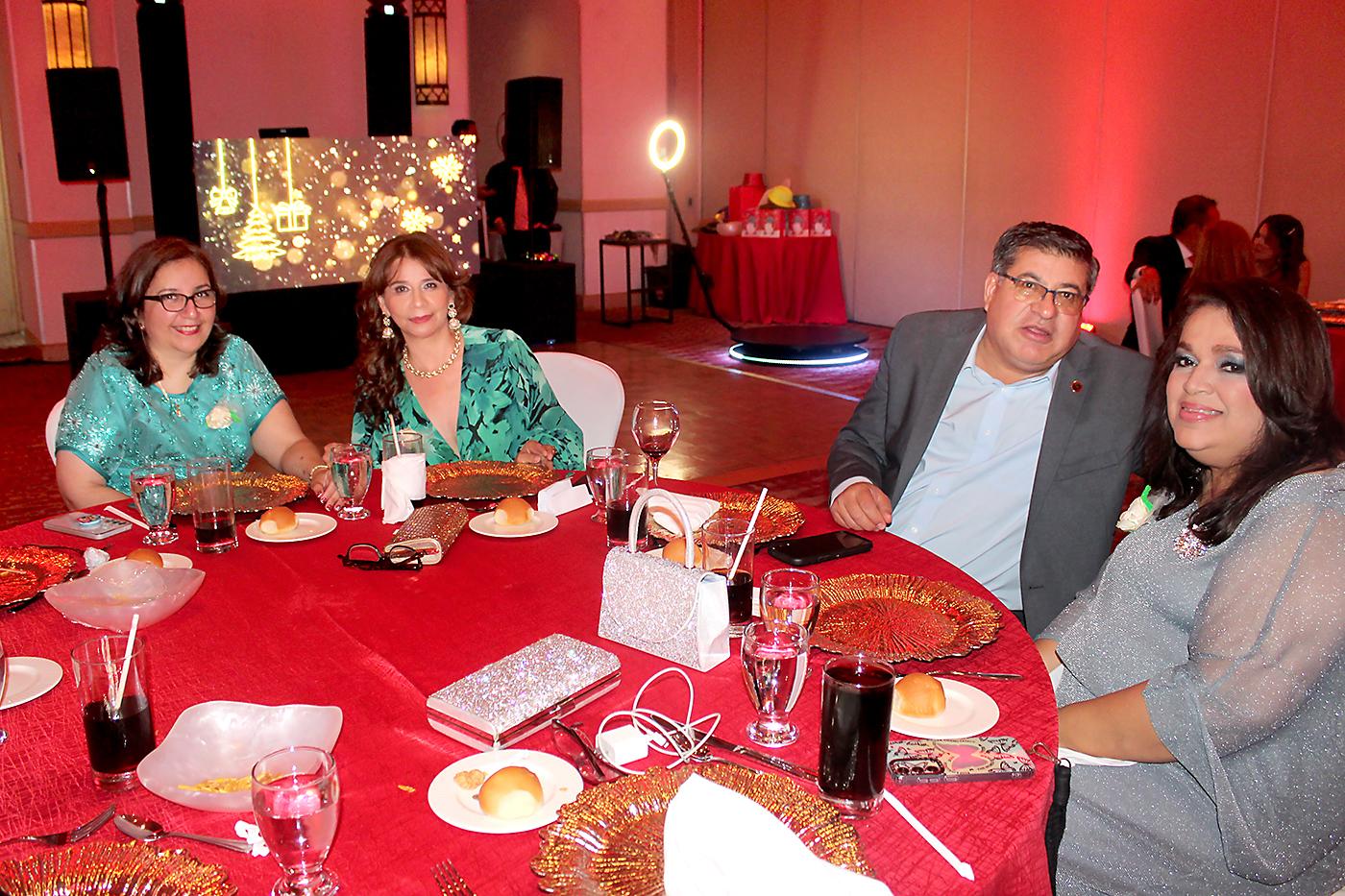 Nelly Barnica, Susy Rivas, Yovany Dubon y Dina Núñez