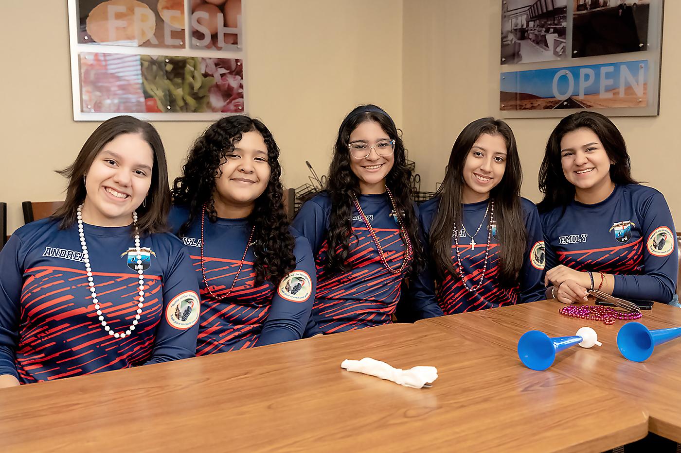 Andrea Gómez, Daniela Álvarez, Eleany Ponce, Chelsea Guevara y Emily Aguilera