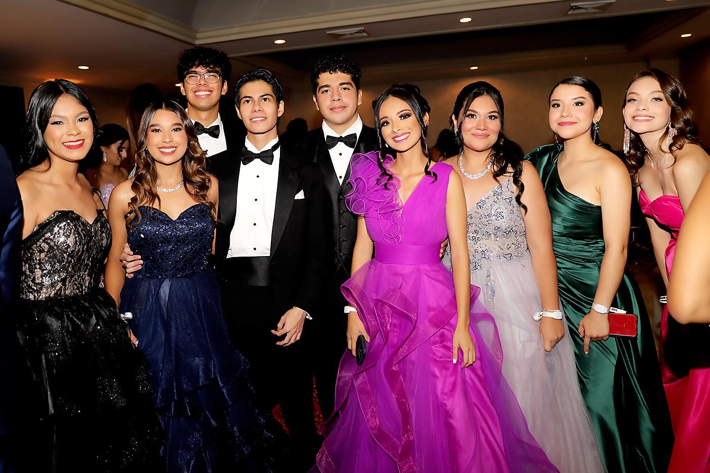 Sofía Escobar, Valeria Diaz, Gustavo Napky, Carlos Peralta, Froilan García, Isabella Acosta, Gabriela Augustinus, María José Castellanos y Daniella Medina