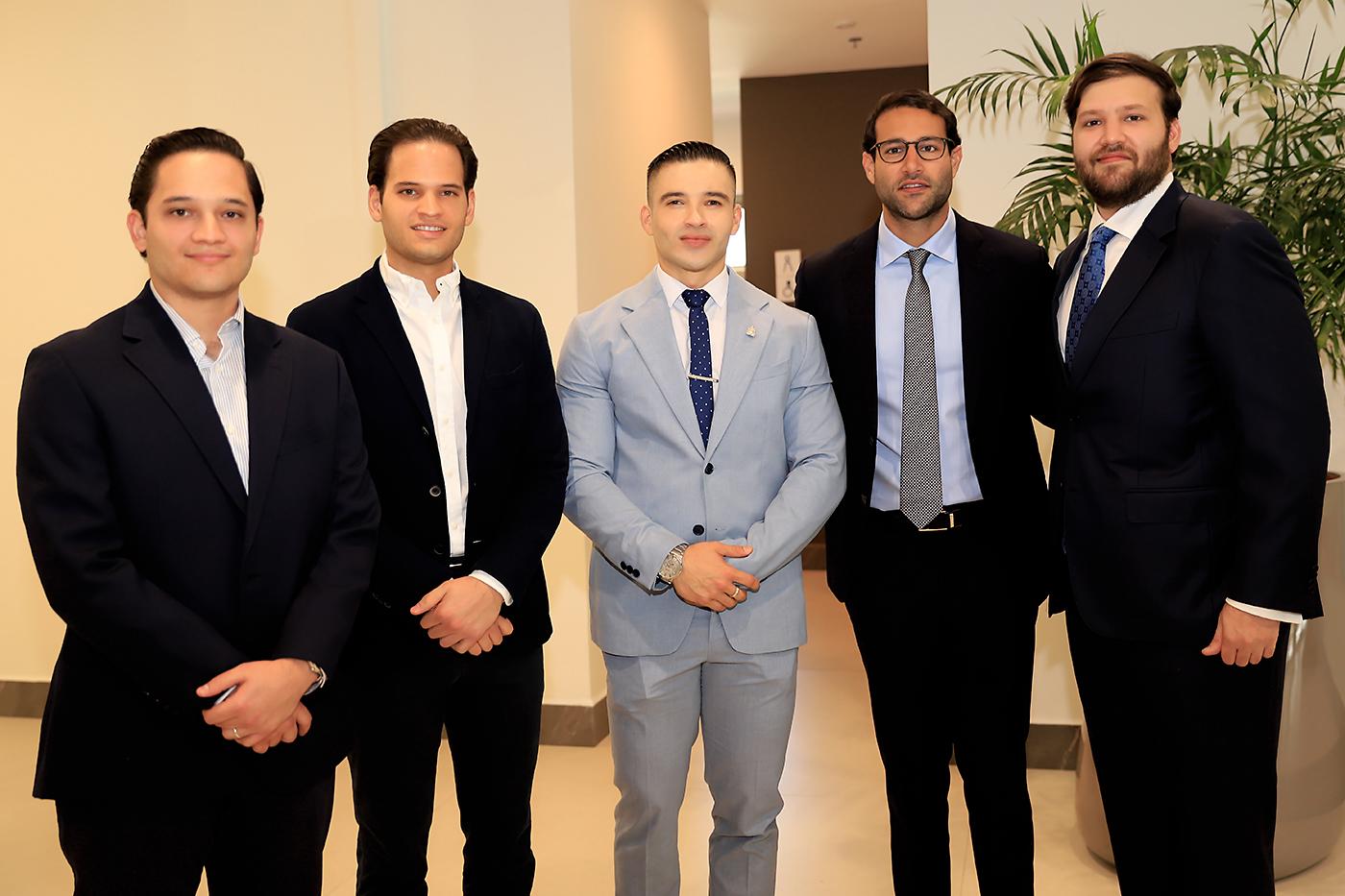 Gabriel y Emilio Quiñónez Larach, David Zelaya Flores, y Rodrigo y Sebastián Canahuati.