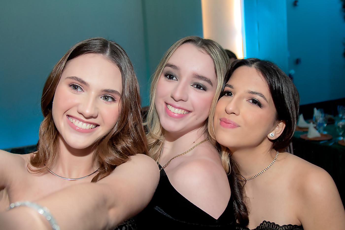 Elena Handal, Sherill Ochoa y Emilia Inestroza.