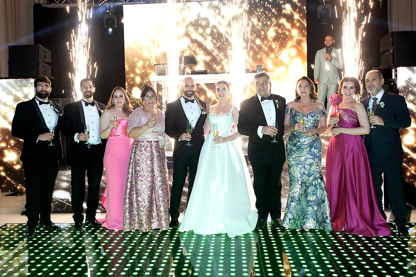 Samer Fanous, Taufic y Mónica Fanous, Guadalupe Jaar de Fanous, los novios Antón Fanous y Katherine Hasbun con los padres: Juan Carlos y Miriam Hasbun; Karen y George Nadra.