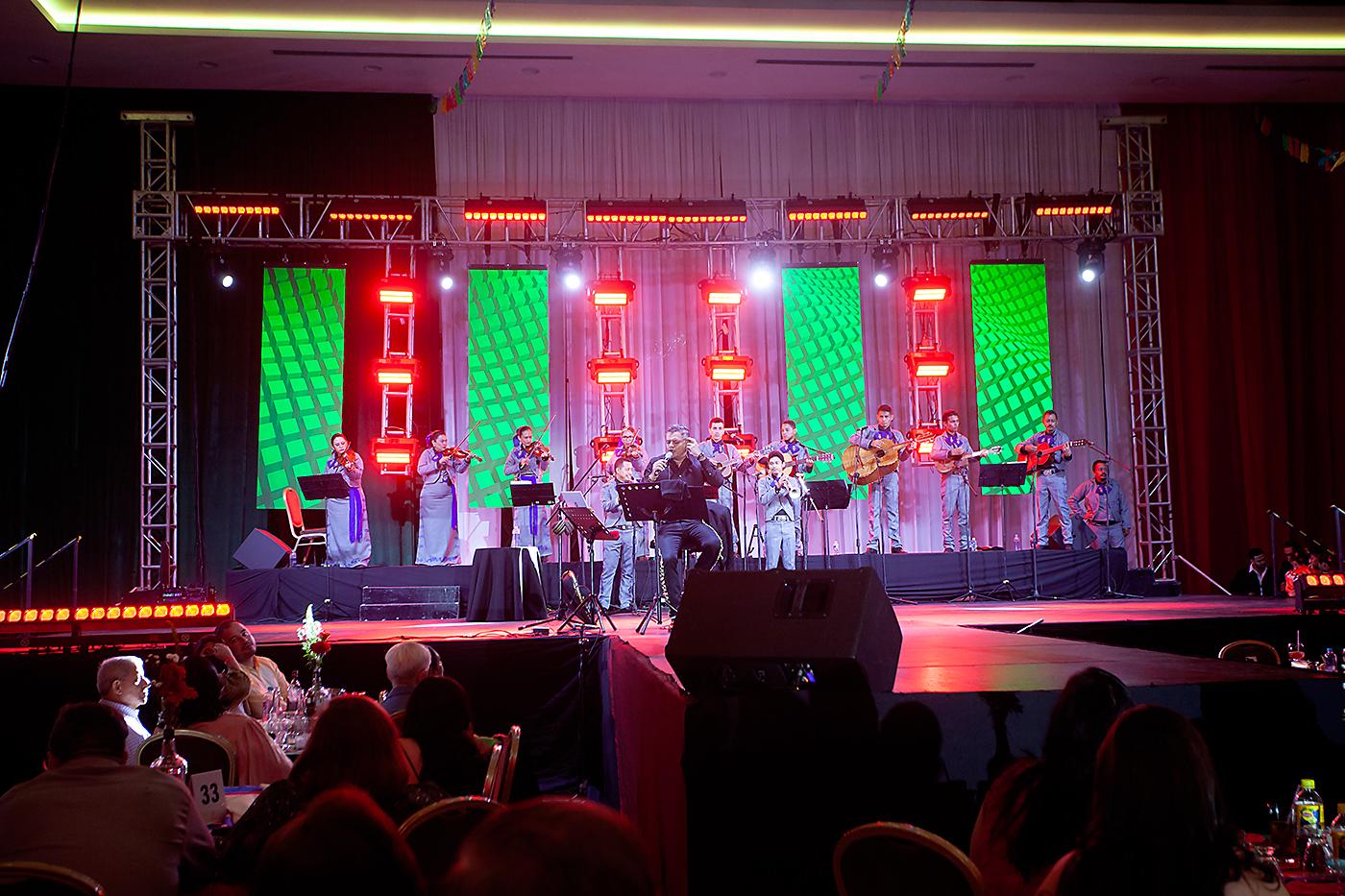 Jorge Duarte y el Mariachi Progreso, en su especial participación.