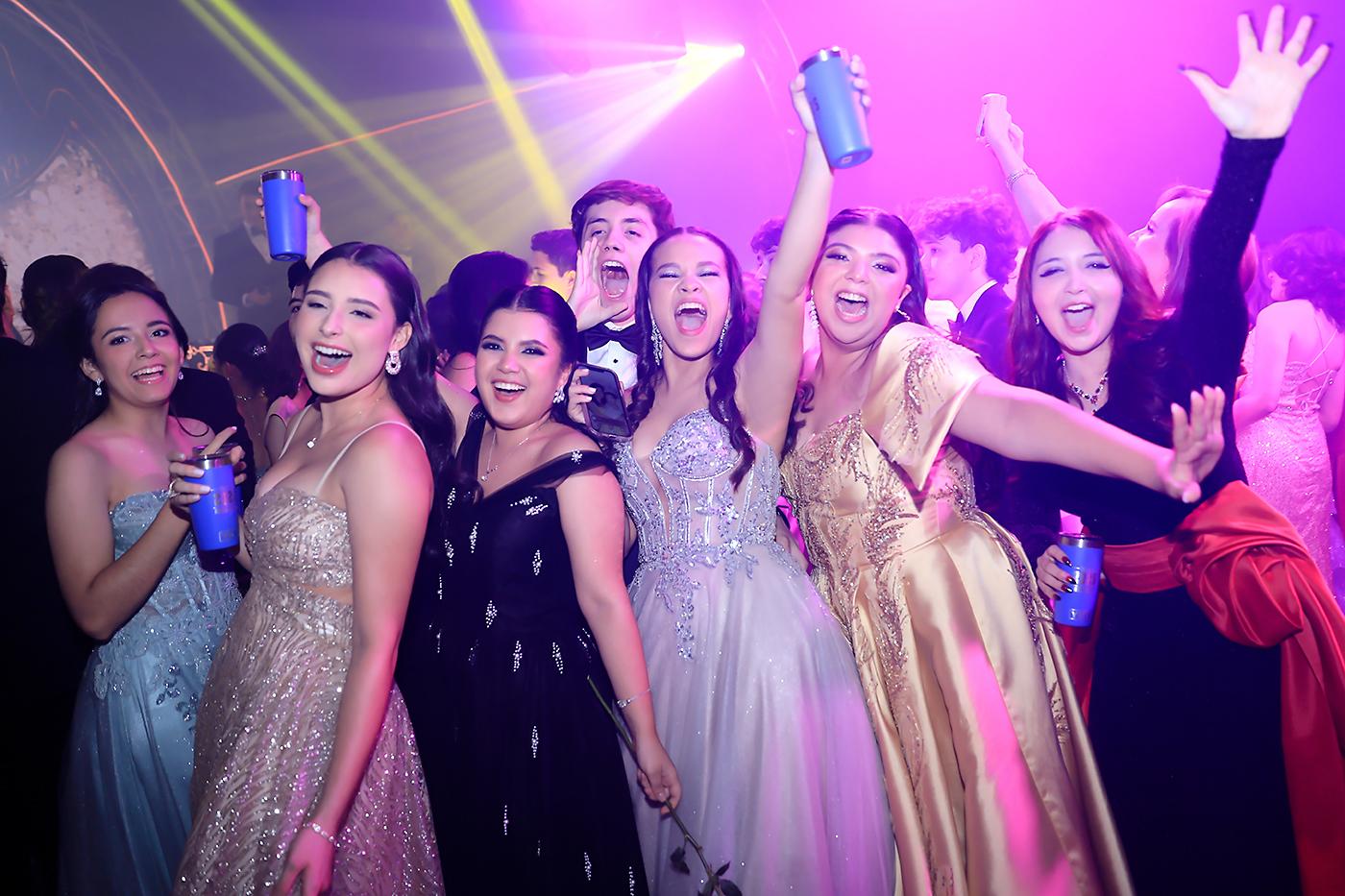 Fiesta de la prom 2025 de DelCampo School