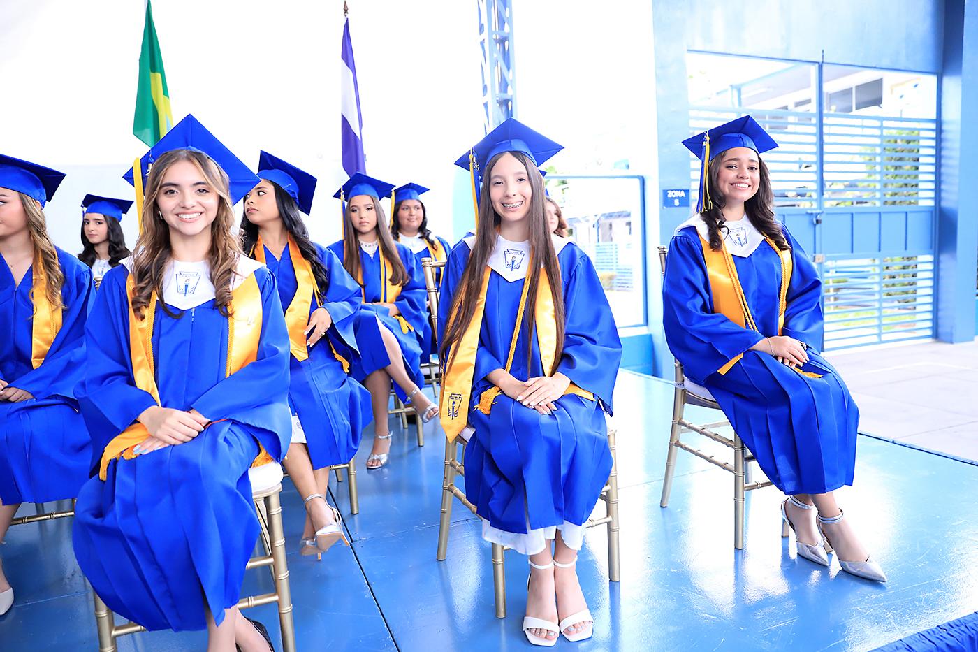 Monserrat Cruz, Roussie Baide y Giselle Montalván
