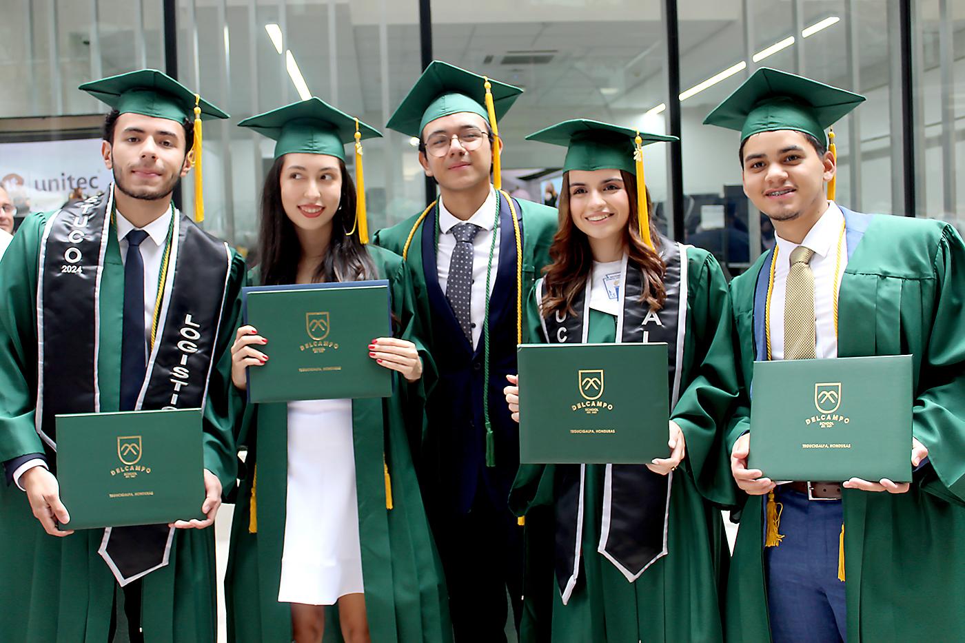 Graduación 2024 de DelCampo School