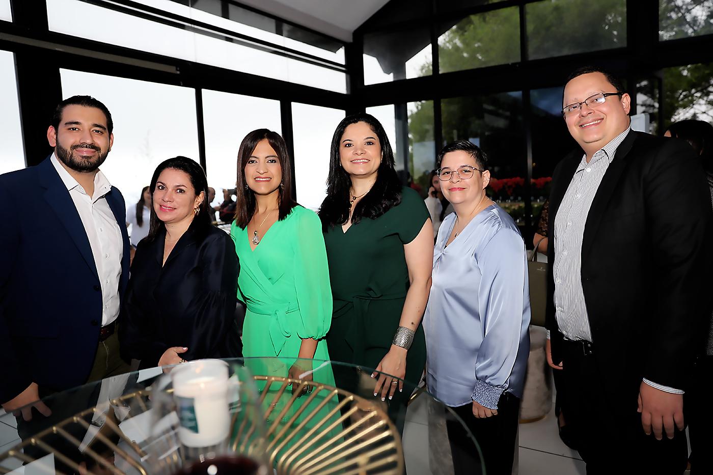 Allan Hernández, Olga Gamez, Isis Sierra, Marta Naira y Allan Flores