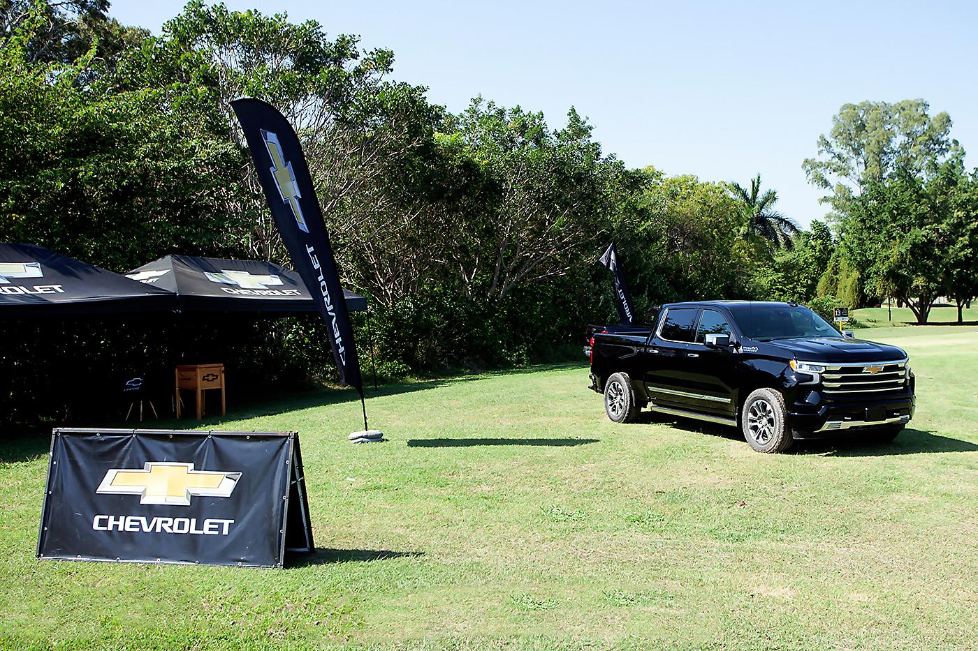 Varios fueron los modelos de vehículos que la marca Chevrolet expuso durante el torneo de golf.
