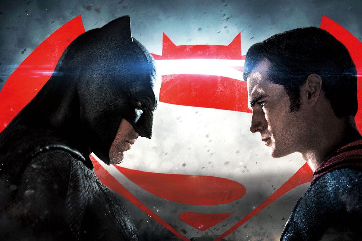 <b>10. Batman V Superman.</b> La película recibió críticas negativas por parte de los críticos cinematográficos, y la aprobación del público no fue tan buena. La queja principal es que era una historia con potencial, de no ser por el abuso de efectos especiales y acción. Se quedó corta para el calibre de personajes que involucraba la historia.