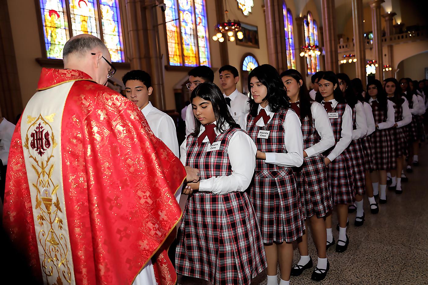 Confirmación de los alumnos de Macris School