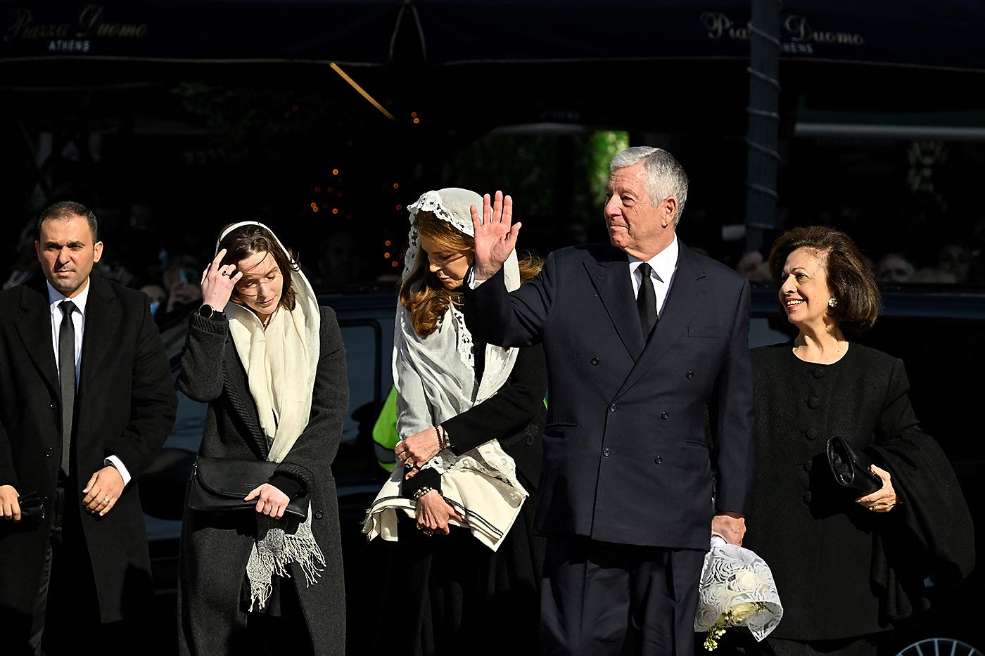 La reina Noor al-Hussein de Jordania con su hija, la princesa Raiyah y Katherine y Alexander de Serbia 