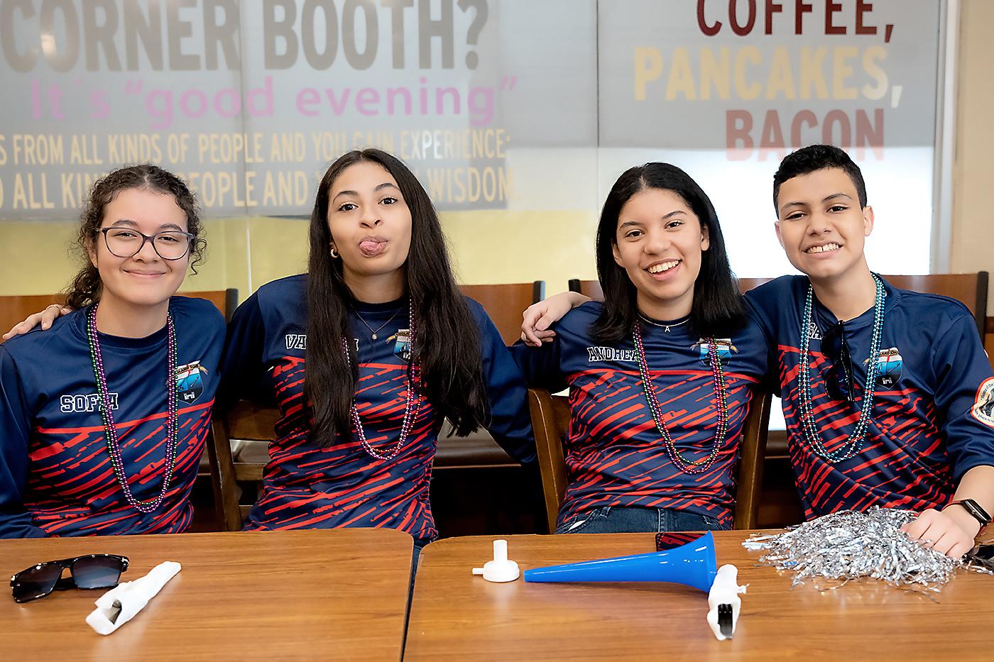 Sofía Bustillo, Vanessa Romero, Andrea Matute y Gabriel Coello