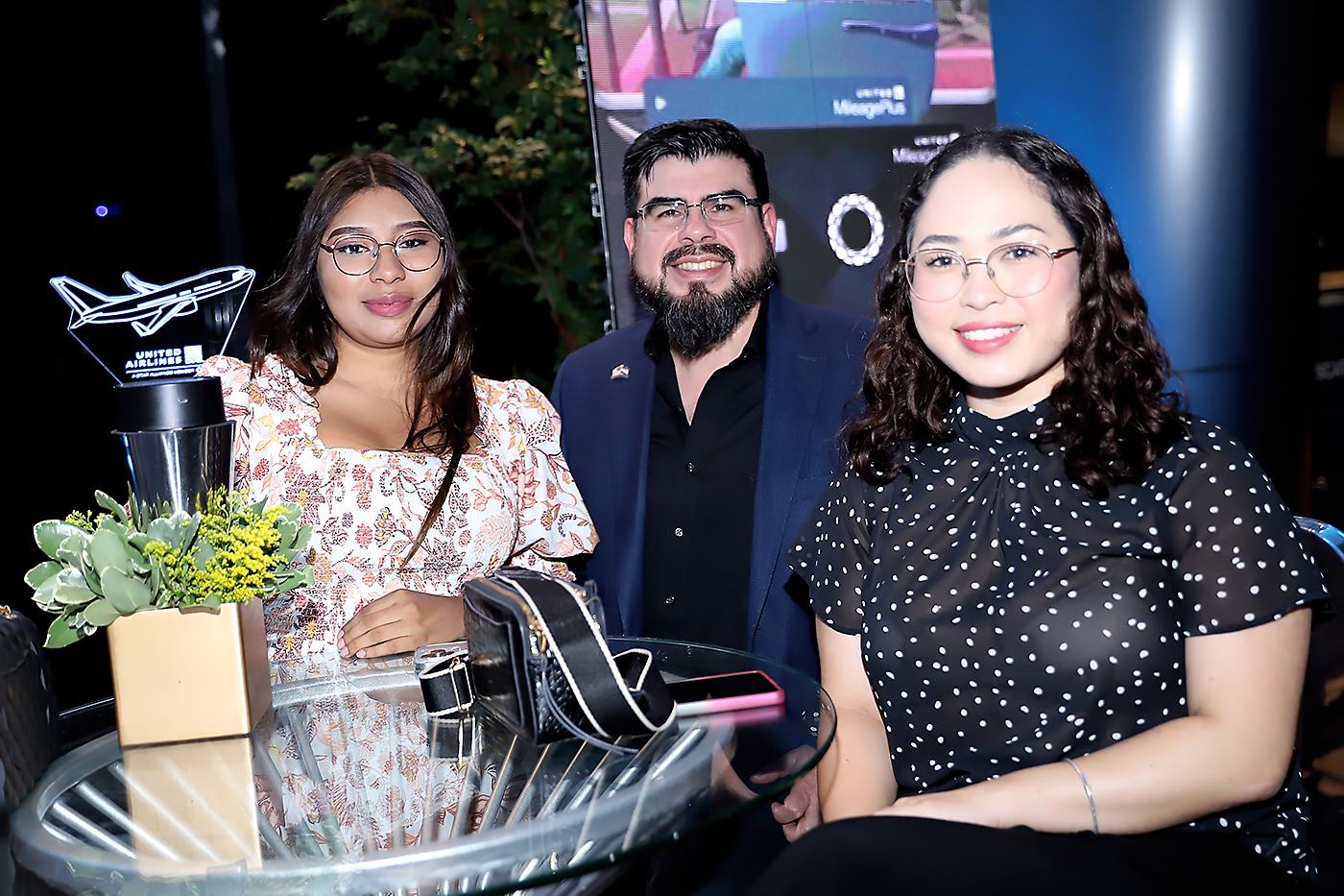 Yeni Brito, David de Luna y Aimi Ferrera.