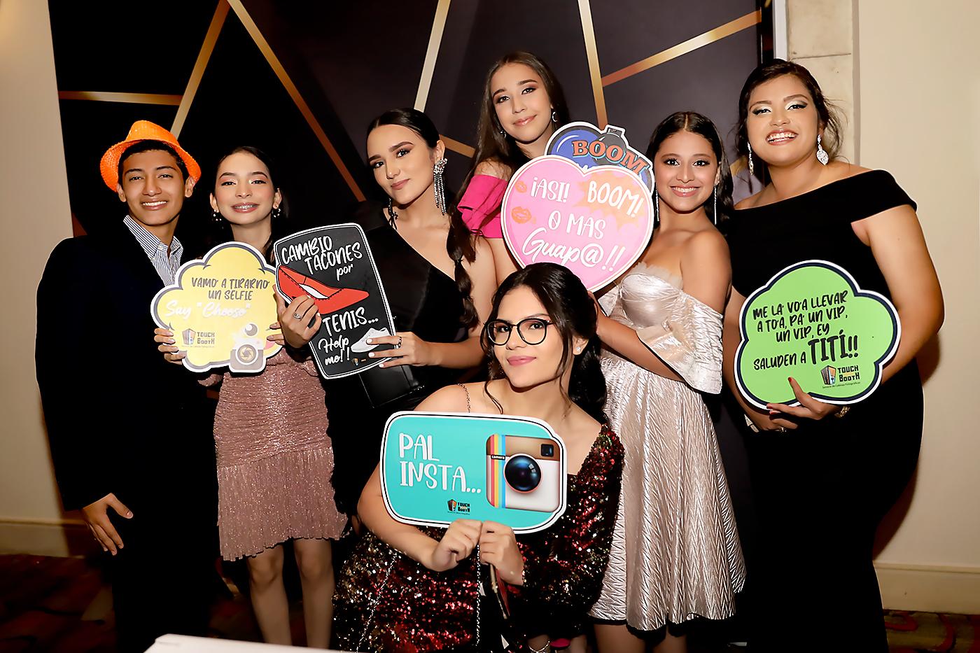 Isaac Padilla, Emily Melendez, Gloria Pineda, Montserrat Cruz, Anna Barahona, Carmen Castillo y Valeria Lara