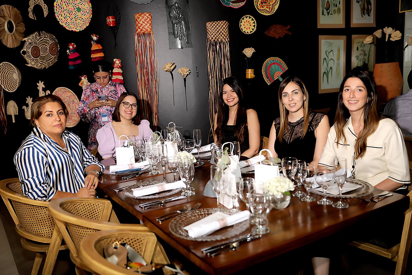 Xiomara Rodríguez, Meylin Irías, Alejandra Figueroa, Evelyn Tabora y Franchesca García.