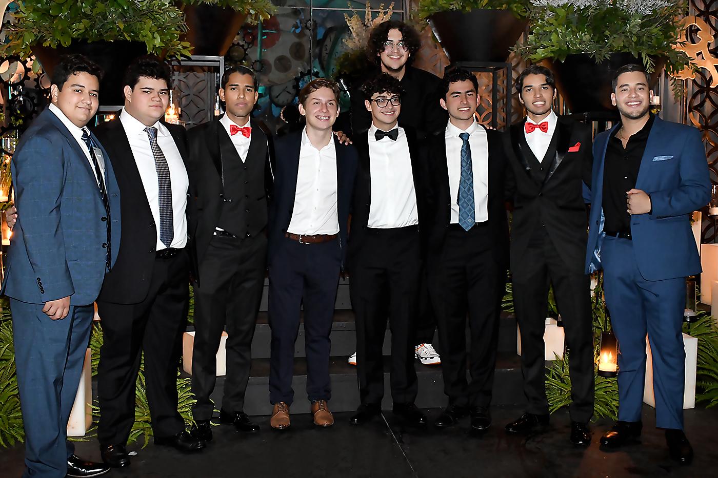 Fernando Chinchilla, Guillermo Bueso, Jairo Mejía, Oliver Sanders, Alejandro Irabien, Roberto Núñez, Rolando Kattan, Sergio Mejía y Nestor Aguilar