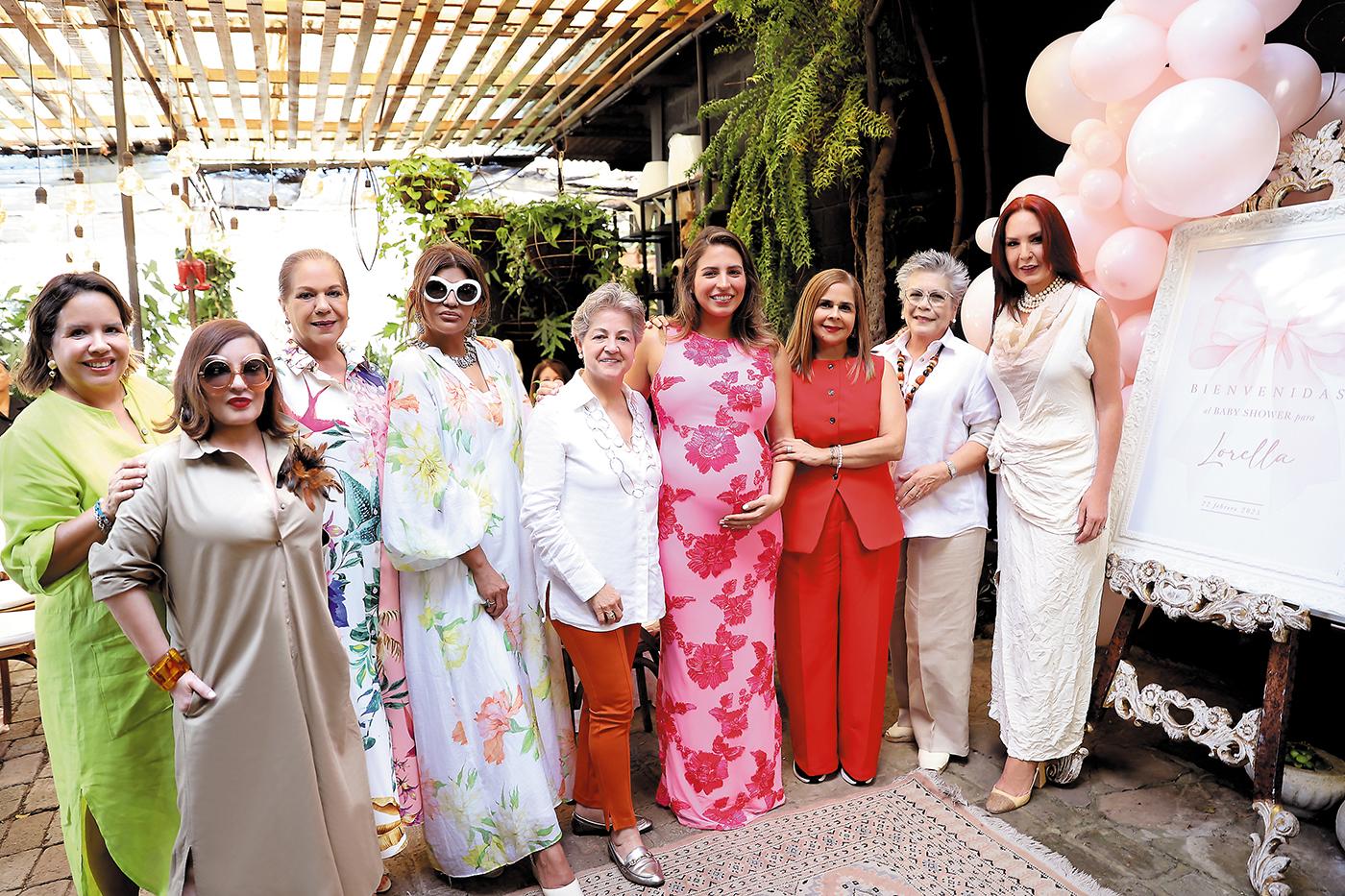 Patty Pizzarro, Blanca Bendeck, Vilma Agüero, Viveca Genoese, Eleonora Ortez, Lorella Herzog, Vicky Leiva, Aída Pedemonte y Rosamaría Lara