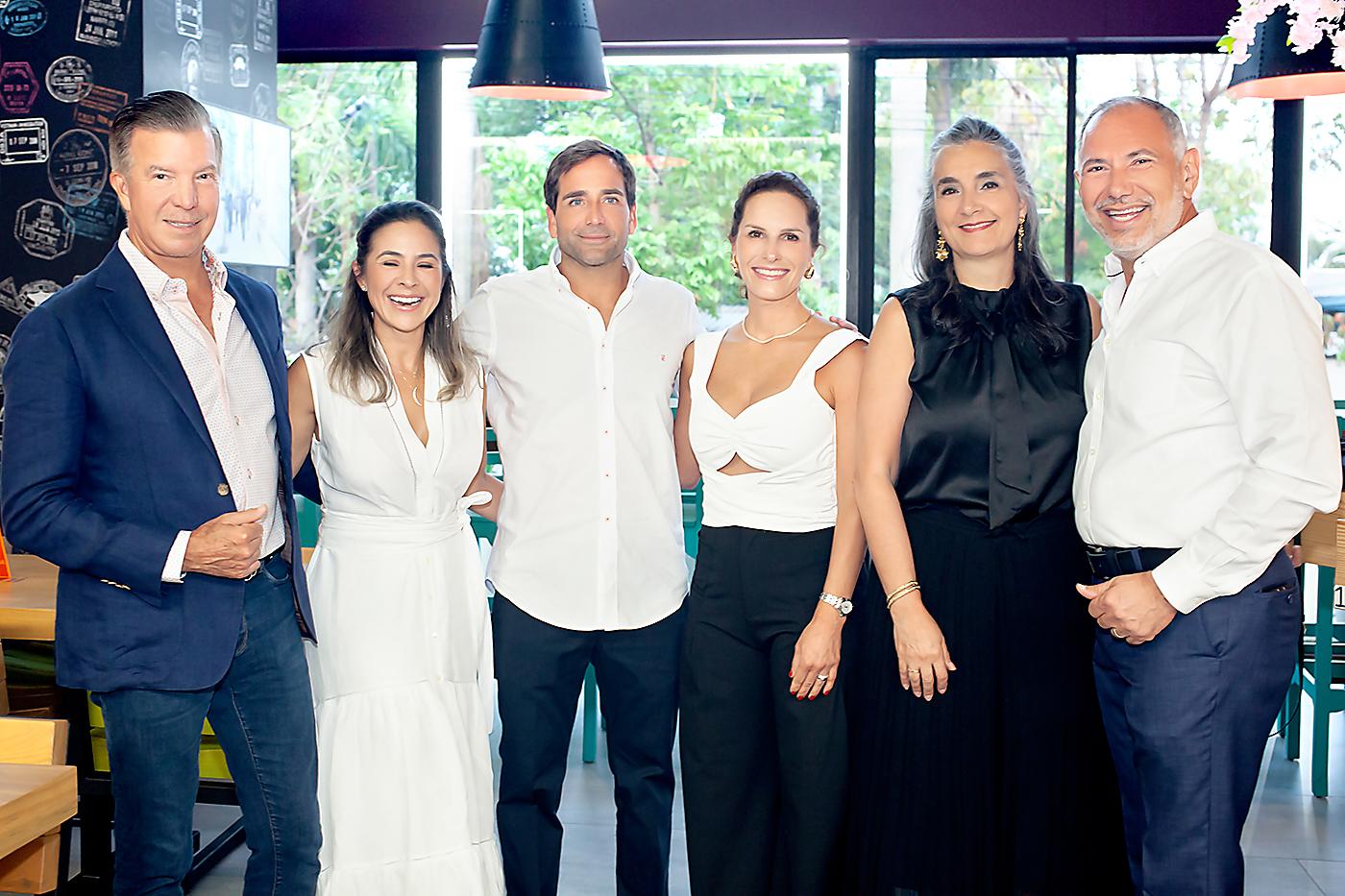  Roberto Fasquelle, Adriana Kudo, Milton Reyes, Marixenia Paniza con Ivonne y Ernesto Icaza