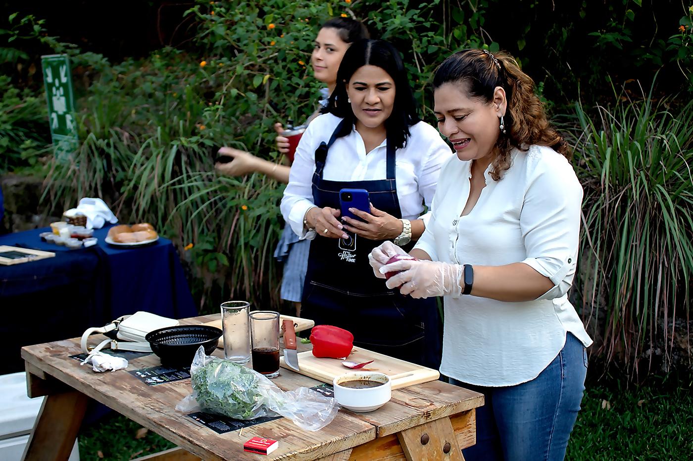 Aracely Díaz y Amalia Alachán 