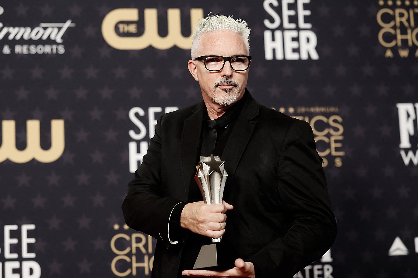  Jason Baird, ganador del premio Mejor Cabello y Maquillaje por Elvis