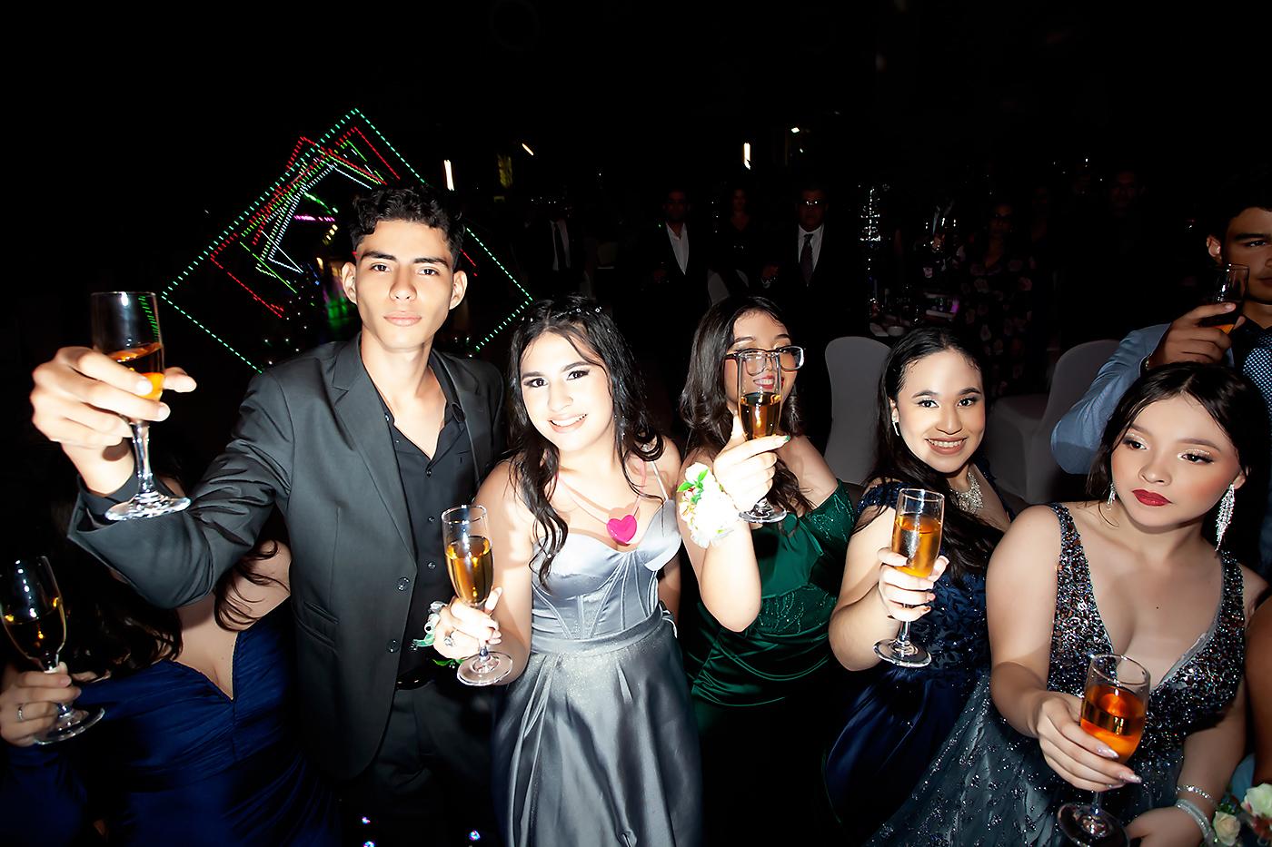 Caleb Lobo, María Fernanda Villatoro, Natalie Cruz, Esly Urbina y Allison Orellana.