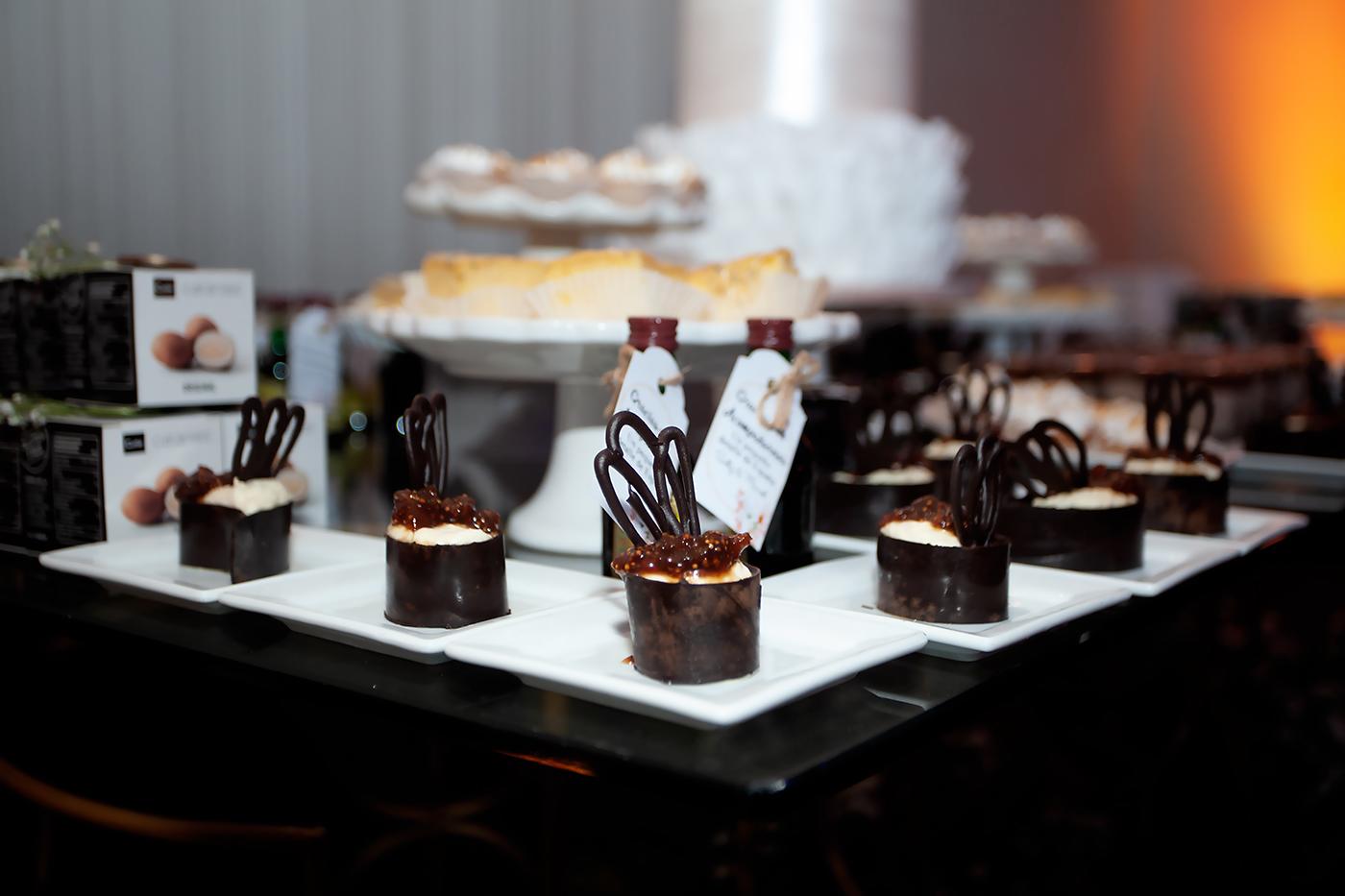 Postres gourmet fueron servidos para deleite de los invitados.