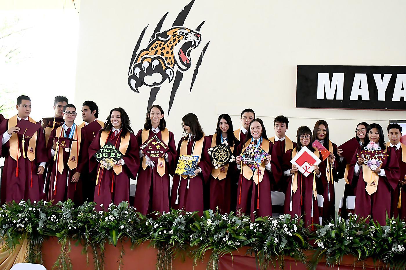 Entrega de títulos de la Mayan School 2023